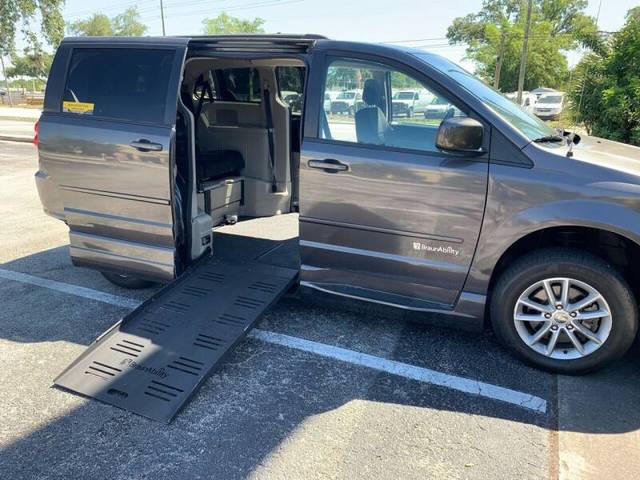2016 Dodge Grand Caravan SXT FWD photo