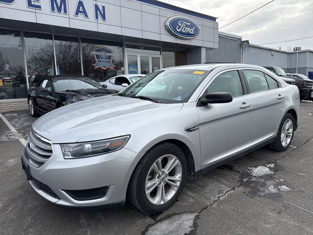 2015 Ford Taurus SE FWD photo