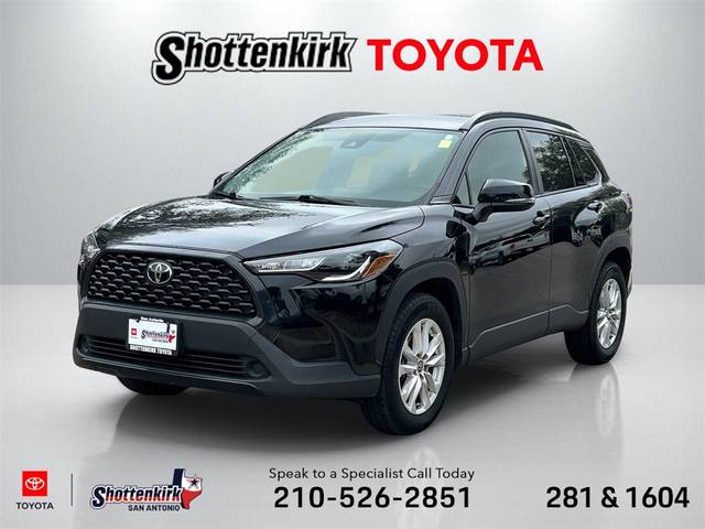 2022 Toyota Corolla Cross LE FWD photo