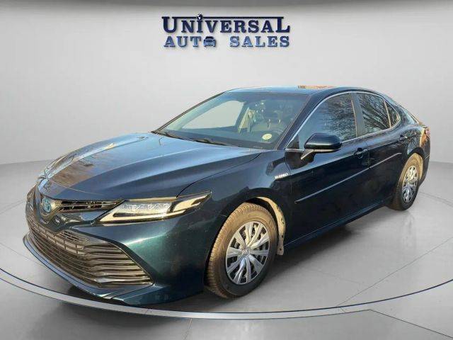 2018 Toyota Camry Hybrid LE FWD photo