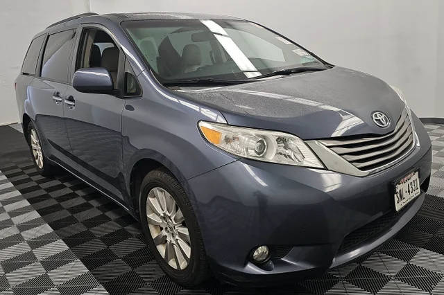 2015 Toyota Sienna XLE AWD photo