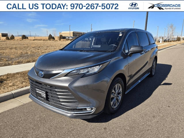 2022 Toyota Sienna XLE FWD photo