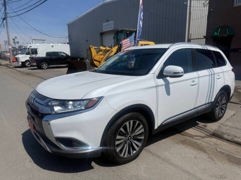 2020 Mitsubishi Outlander FWD photo