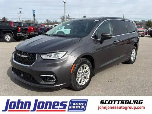 2023 Chrysler Pacifica Minivan Touring L FWD photo