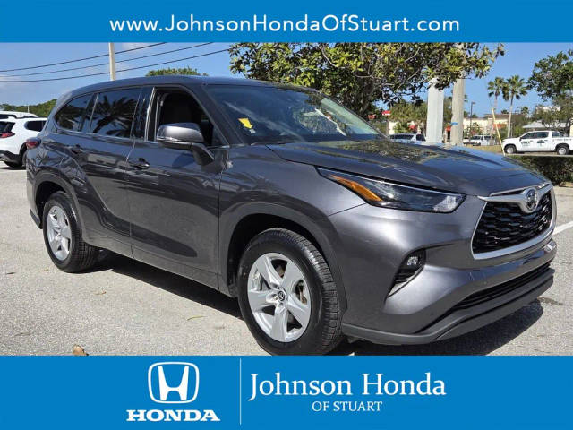 2022 Toyota Highlander LE FWD photo