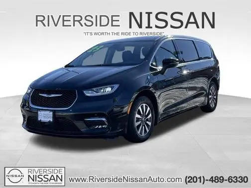 2023 Chrysler Pacifica Minivan Hybrid Touring L FWD photo