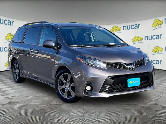 2020 Toyota Sienna SE FWD photo