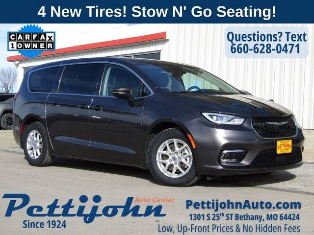 2023 Chrysler Pacifica Minivan Touring L FWD photo