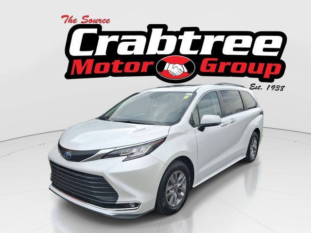 2023 Toyota Sienna XLE FWD photo