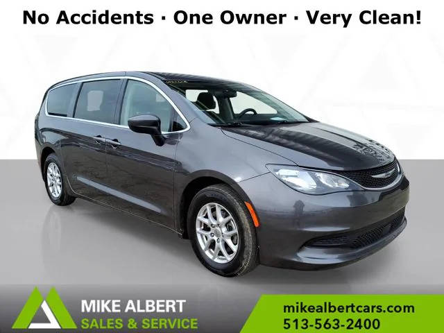 2021 Chrysler Voyager LX FWD photo