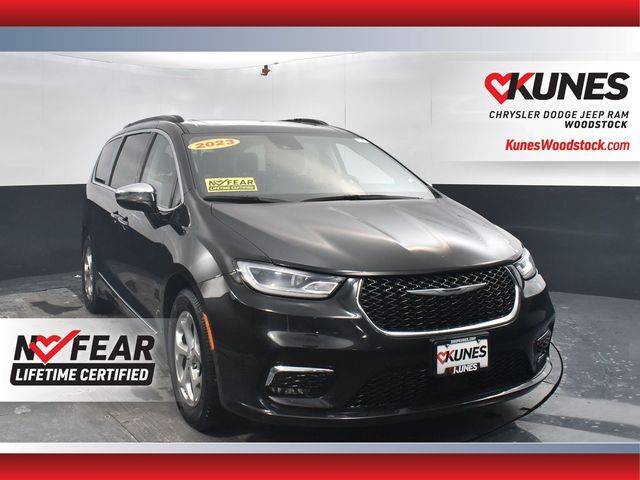 2023 Chrysler Pacifica Minivan Limited FWD photo