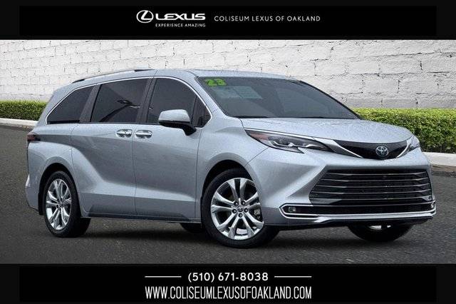 2023 Toyota Sienna Platinum FWD photo