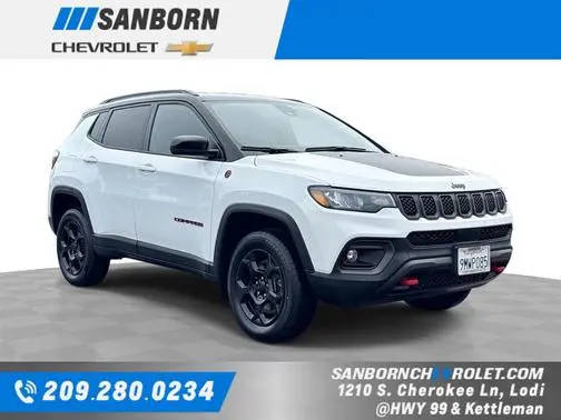 2023 Jeep Compass Trailhawk 4WD photo