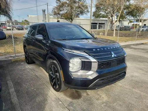 2022 Mitsubishi Outlander ES FWD photo