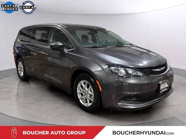 2023 Chrysler Voyager LX FWD photo