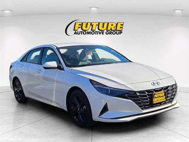2023 Hyundai Elantra SEL FWD photo