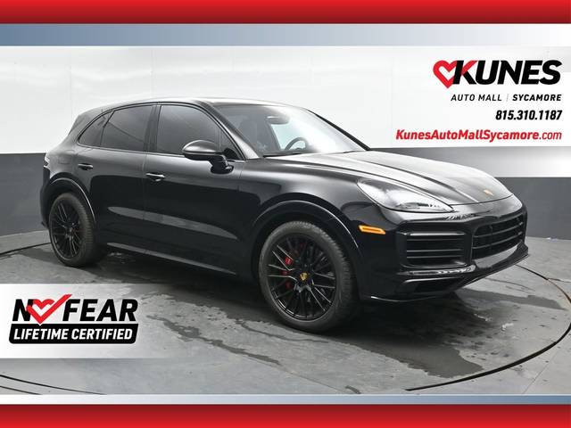 2023 Porsche Cayenne GTS AWD photo