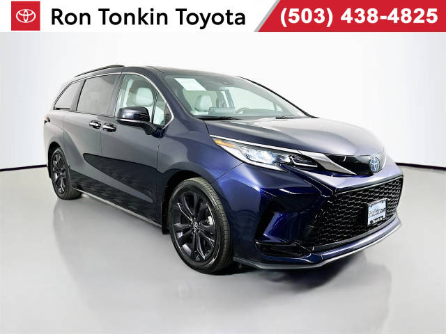 2022 Toyota Sienna XSE FWD photo