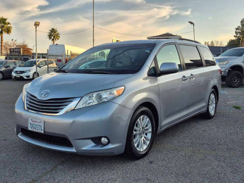 2016 Toyota Sienna XLE Premium FWD photo