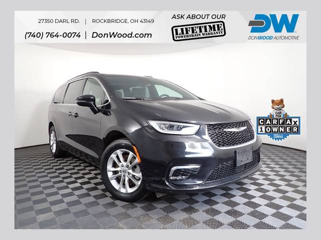 2022 Chrysler Pacifica Minivan Touring AWD photo