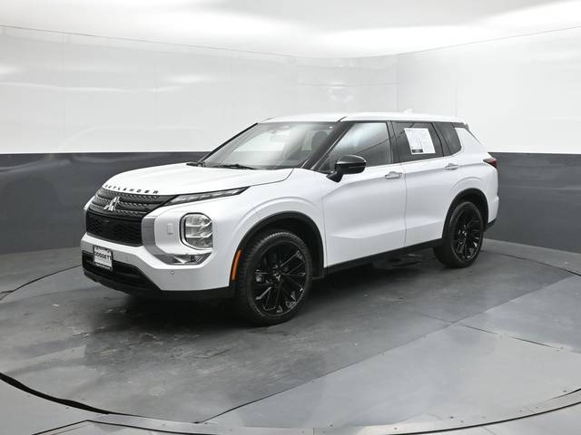 2023 Mitsubishi Outlander SE Black Edition AWD photo