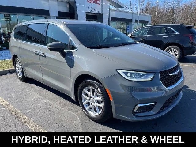 2023 Chrysler Pacifica Minivan Touring L FWD photo