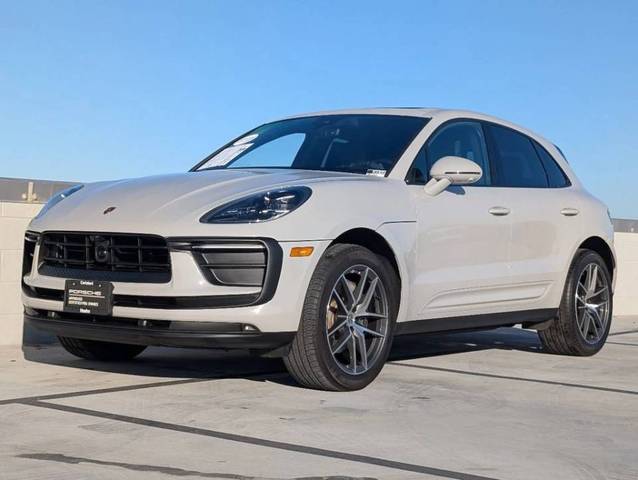 2022 Porsche Macan  AWD photo