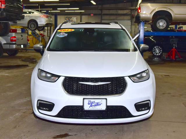 2023 Chrysler Pacifica Minivan Limited FWD photo