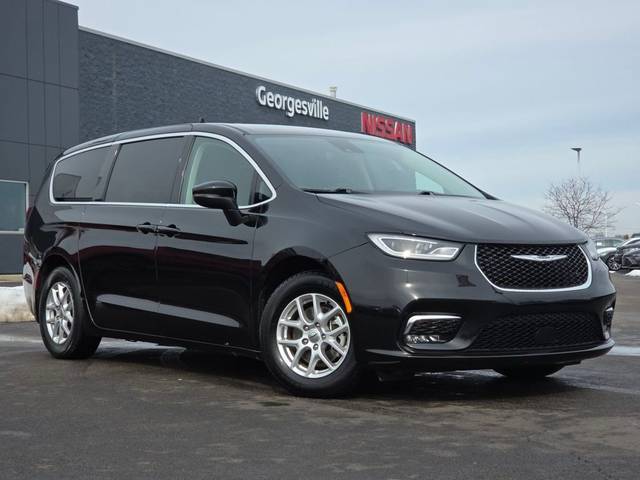 2023 Chrysler Pacifica Minivan Touring L FWD photo