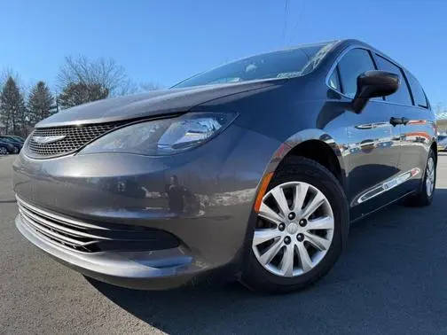 2020 Chrysler Voyager L FWD photo