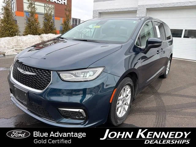 2023 Chrysler Pacifica Minivan Touring L FWD photo