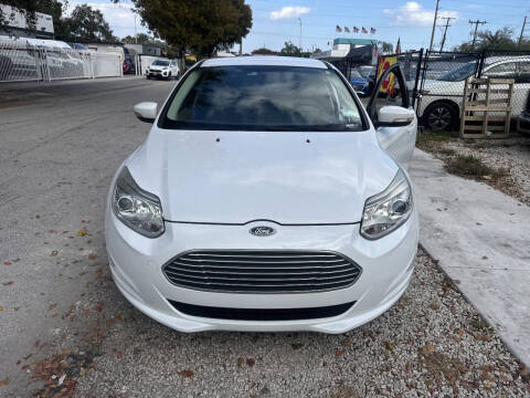 2017 Ford Focus Electric FWD photo