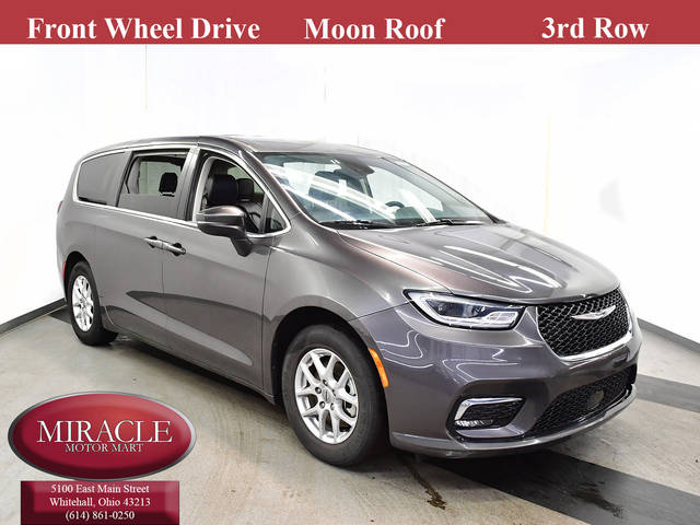 2023 Chrysler Pacifica Minivan Touring L FWD photo