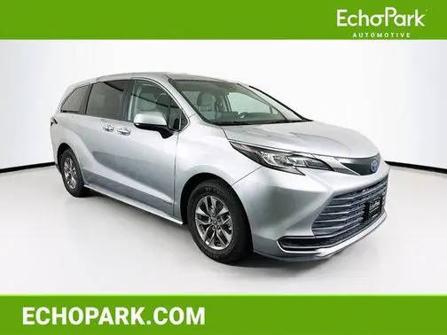 2021 Toyota Sienna LE FWD photo