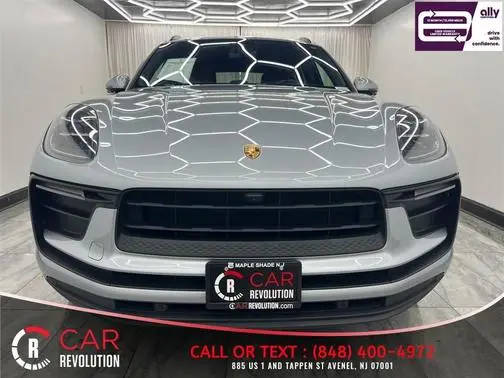 2022 Porsche Macan AWD photo