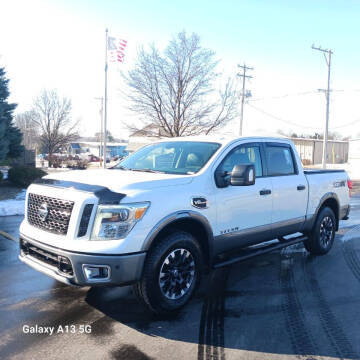 2017 Nissan Titan PRO-4X 4WD photo