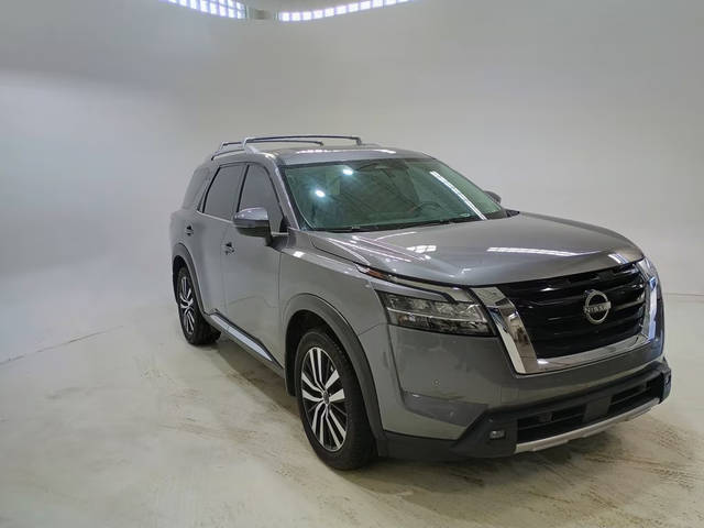 2023 Nissan Pathfinder Platinum 4WD photo