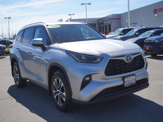 2022 Toyota Highlander Hybrid XLE AWD photo