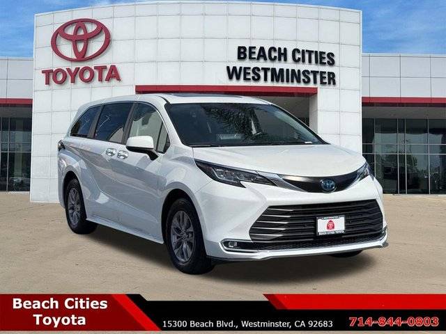 2022 Toyota Sienna XLE AWD photo