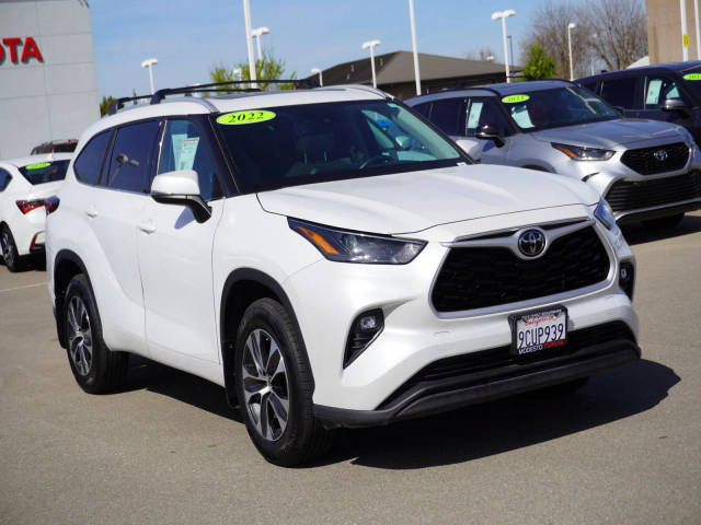 2022 Toyota Highlander XLE AWD photo