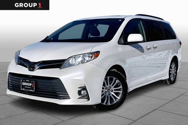 2020 Toyota Sienna XLE FWD photo