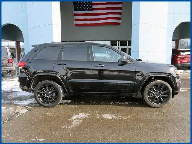 2022 Jeep Grand Cherokee Laredo X 4WD photo