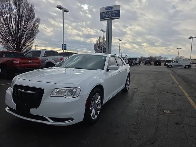 2022 Chrysler 300 Touring AWD photo