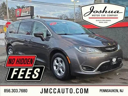 2017 Chrysler Pacifica Minivan Hybrid Touring Plus FWD photo