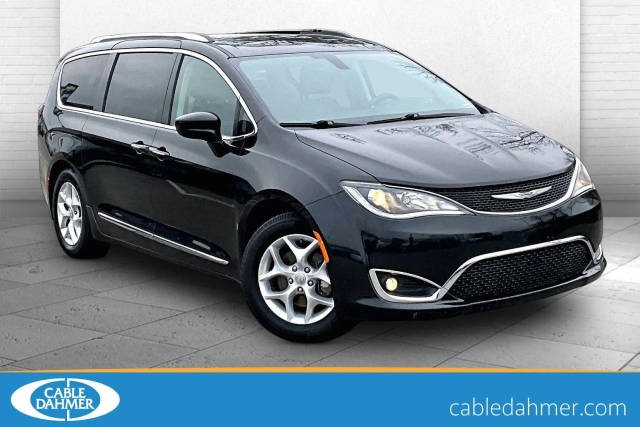 2018 Chrysler Pacifica Minivan Touring L Plus FWD photo
