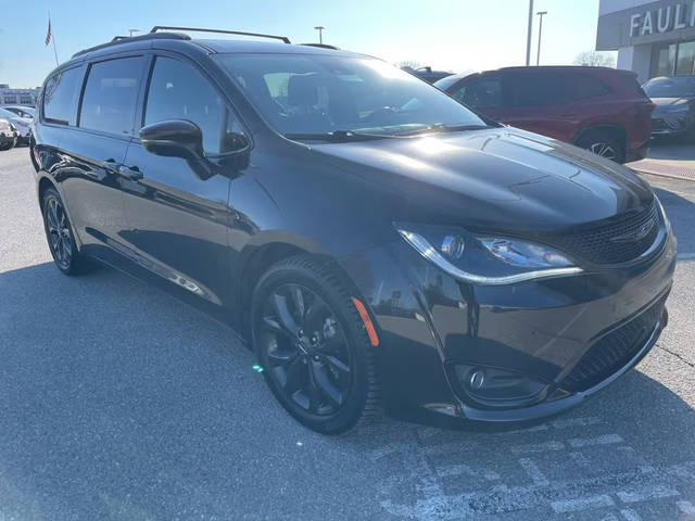 2019 Chrysler Pacifica Minivan Limited FWD photo