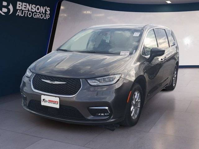 2023 Chrysler Pacifica Minivan Touring L FWD photo