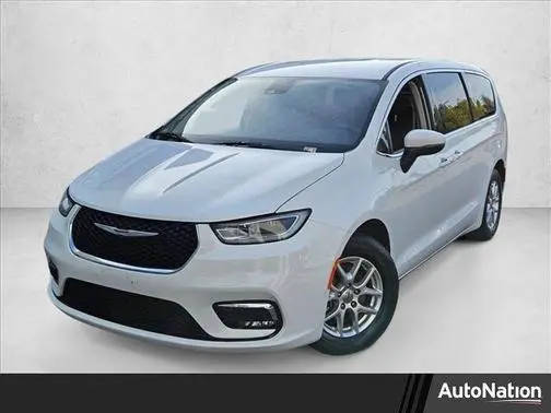 2023 Chrysler Pacifica Minivan Touring L FWD photo