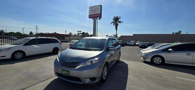 2015 Toyota Sienna LE FWD photo