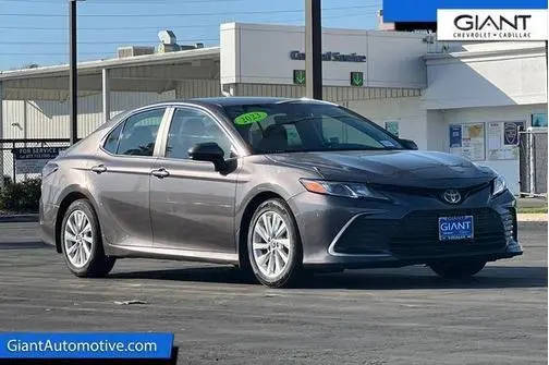 2023 Toyota Camry LE FWD photo